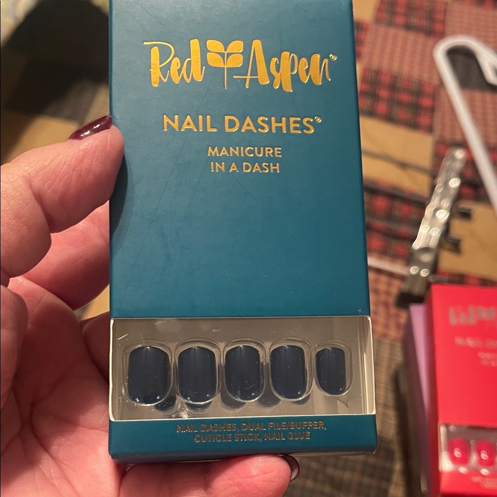 Red Aspen Chic Navy Nail Dashes